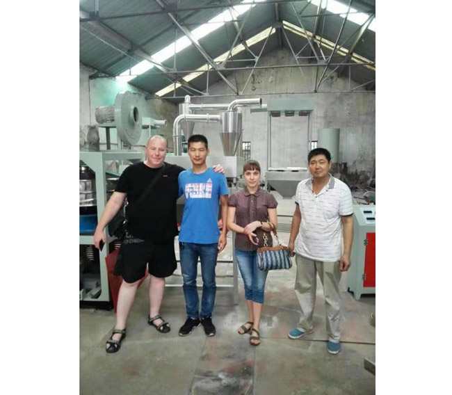 塑料磨粉機(jī)客戶