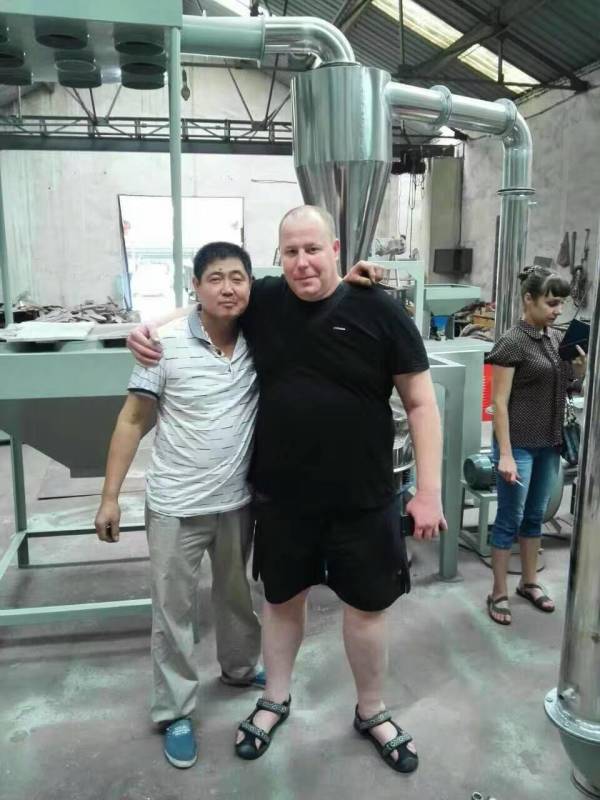 用戶該如何挑選塑料磨粉機(jī)呢？